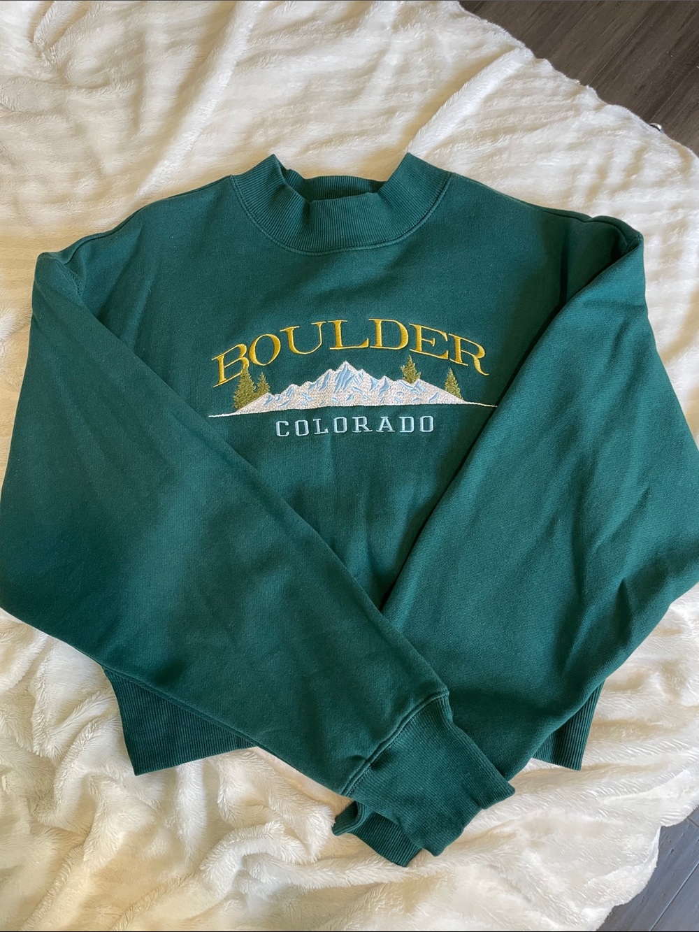 Forever 21 Emerald Green Boulder Colorado Crewneck Sweatshirt